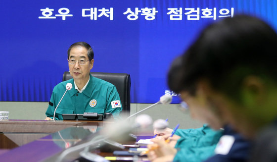 한덕수 국무총리가 16일 오전 서울 세종대로 정부서울청사에서 호우 대처 상황 점검회의를 주재하고 있다. 2023.7.16/뉴스1