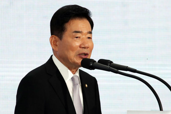 김진표 국회의장이 17일 오전 서울 여의도 국회에서 열린 제75주년 제헌절 경축식에서 경축사를 하고 있다. 2023.7.17/뉴스1