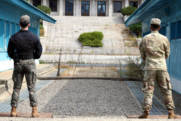 4일 경기 파주시 판문점 군사분계선 북측에 자라난 풀들이 한동안 사람 손이 닿지 않았음을 보여주고 있다. 2022.10.4/뉴스1 ⓒ News1 사진공동취재단