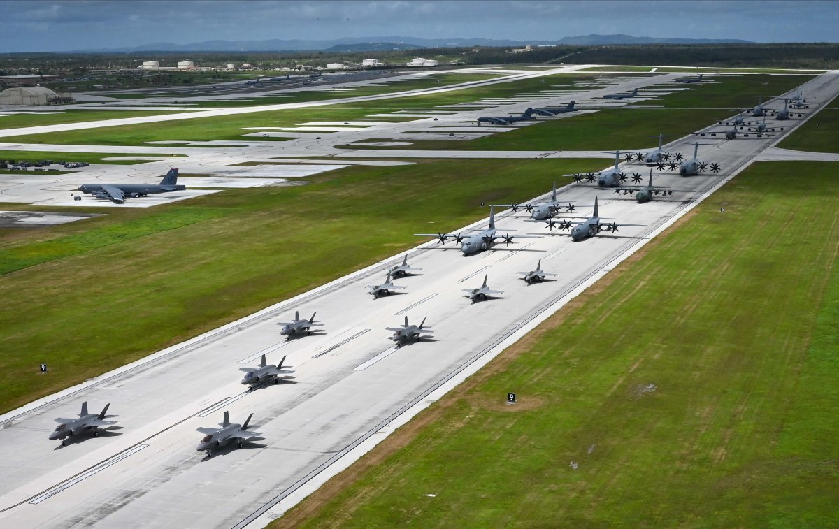 미국. 연합군 항공기가 20여대가 19일 괌 앤더슨 공군 기지에서 코끼리 걷기 훈련을 실시하고 있다. 미 공군 제공
