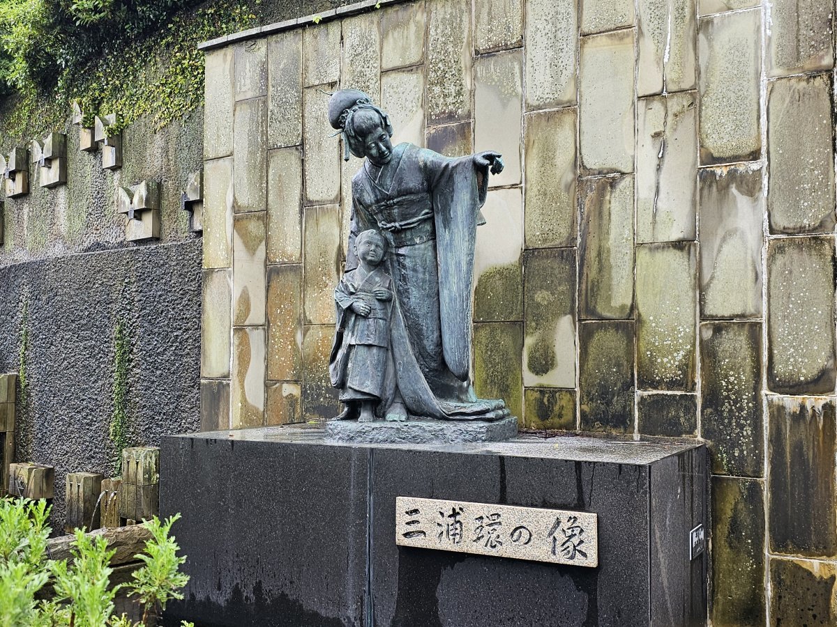 오페라 ‘나비부인’의 초초상 역을 2000회 이상 연기했던 일본 소프라노 미우라 타마키(三浦環)의 동상.