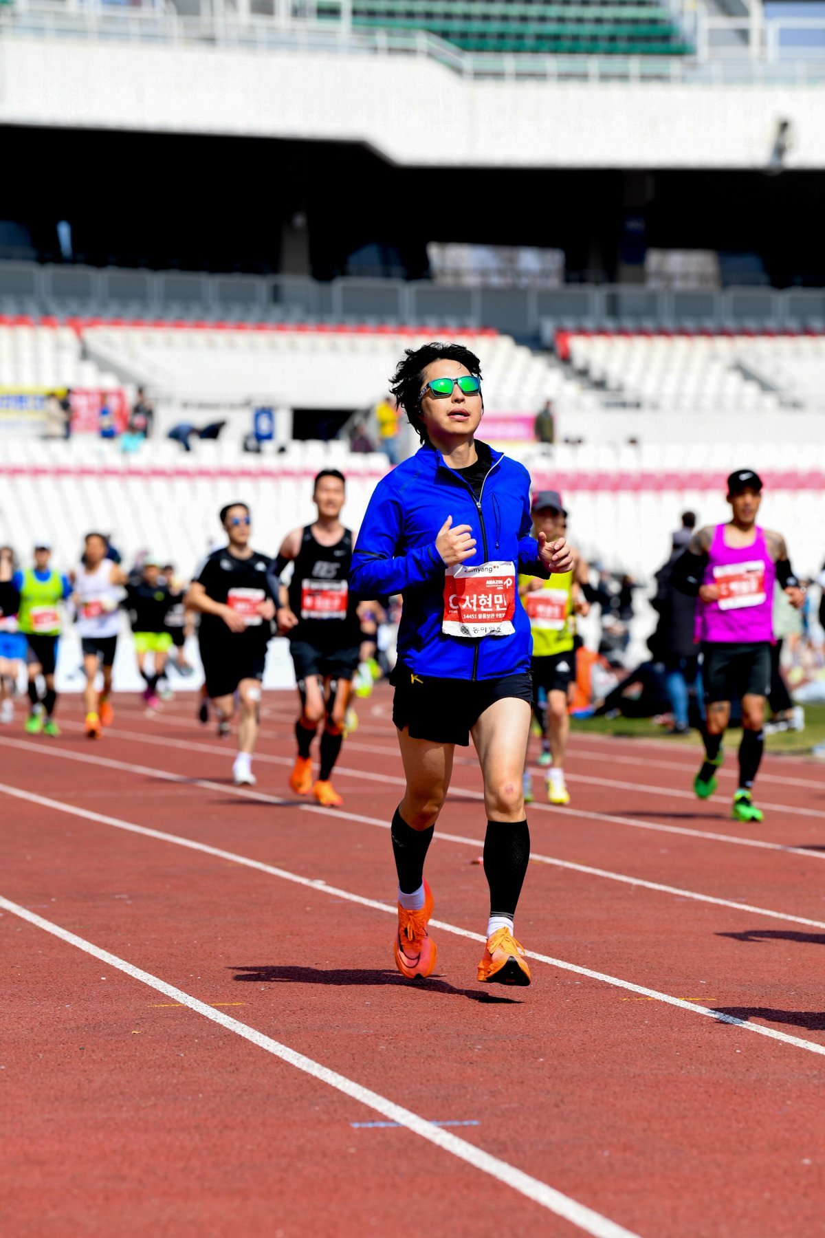 서현민 교수는 올 3월 서울국제마라톤대회에서 풀코스 도전 네 번 만에 3시간38분18초를 기록했다. 서 교수가 결승선을 앞두고 막바지 힘을 내고 있다. 서현민 교수 제공