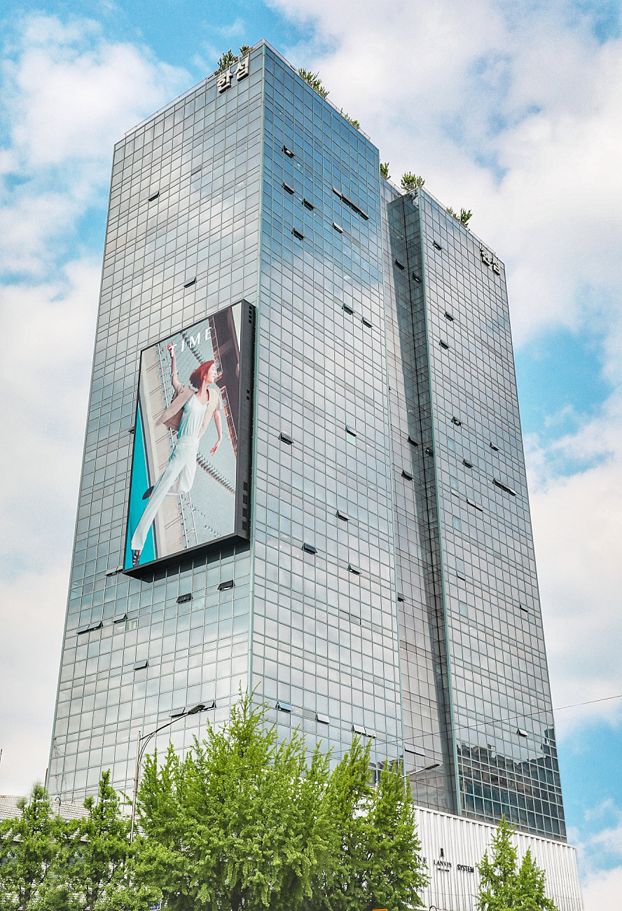 서울 강남구에 위치한 한섬 본사 전경.