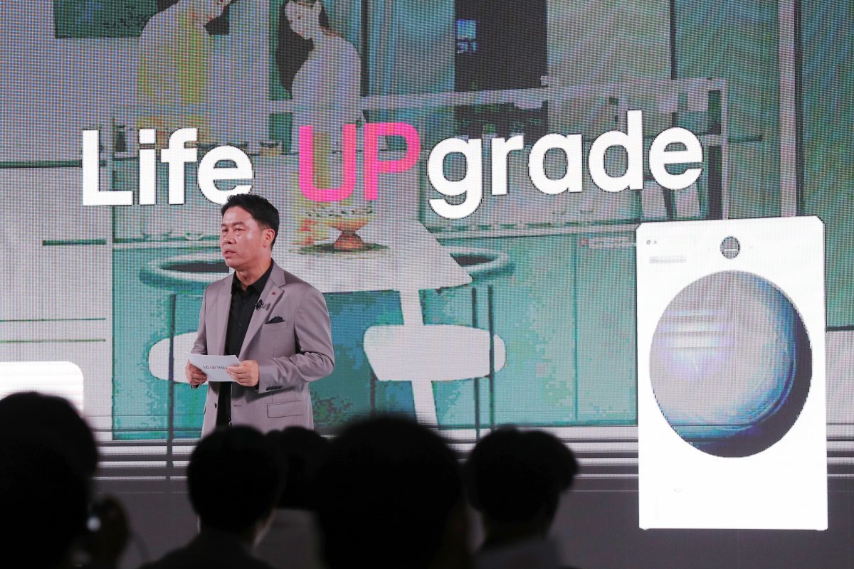 류재철 LG전자 H&A사업본부장 사장이 25일 오전 서울 강서구 LG사이언스파크에서 ‘LG UP가전 2.0’을 소개하고 있다. 뉴스1