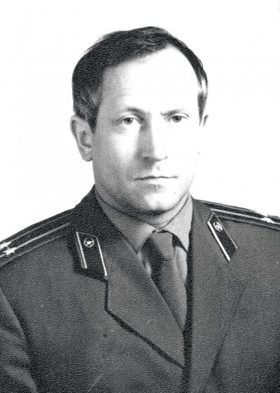 소련 국가보안위원회(KGB) 제복을 입은 올레크 고르디옙스키. 열린책들 제공