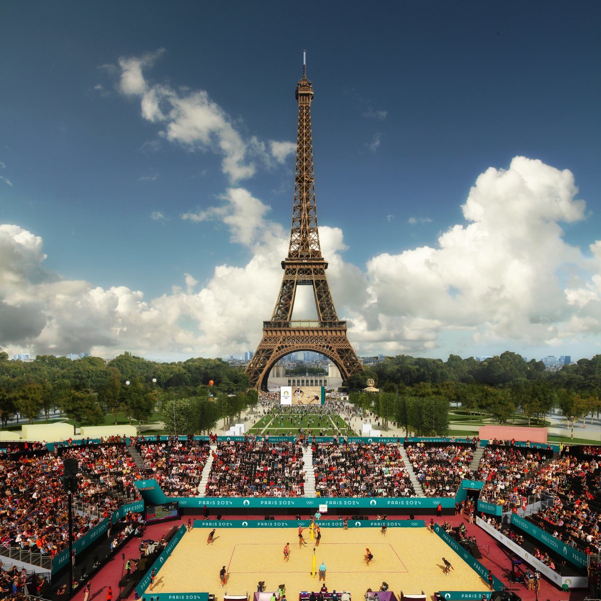 2024 파리 올림픽 비치발리볼 경기가 펼쳐지는 에펠탑 아래 샹드 마르스 광장.  프랑스 관광청 제공