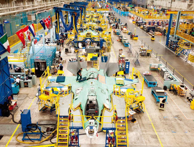 미국 텍사스주의 록히드마틴 공장에서 F-35 전투기가 생산되고 있다. [록히드마틴 제공]
