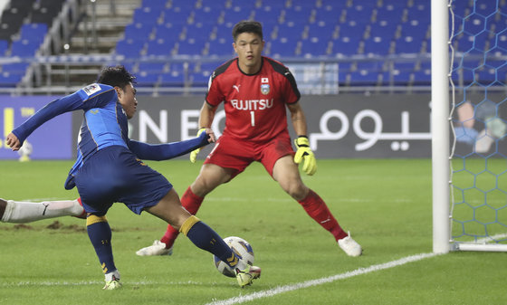 14일 오후 울산 문수축구경기장에서 열린 프로축구 아시아축구연맹 챔피언스리그(ACL) 16강 울산현대와 가와사키 프론탈레의 경기에서 울산 이동준이 슛을 시도하고 있다. 2021.9.14 뉴스1