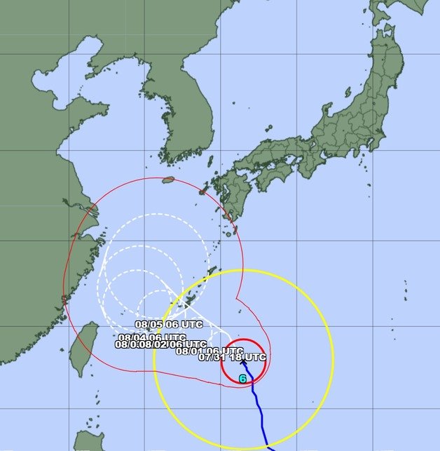 31일 오후 일본기상청(JMA)의 태풍 카눈 예상 이동 경로. 변동성에 제주도가 포함돼 있다. ⓒ 뉴스1