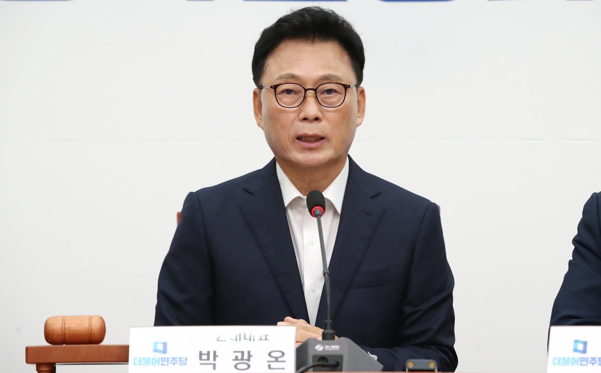 박광온 더불어민주당 원내대표가 2일 오전 서울 여의도 국회에서 열린 최고위원회의에서 모두발언을 하고 있다. 2023.8.2/뉴스1