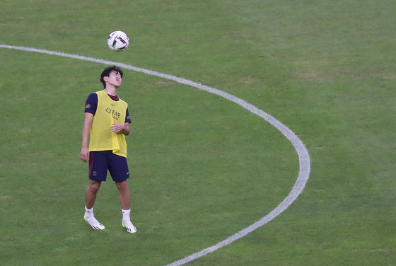 파리 생제르맹(PSG) 이강인이 2일 오후 부산 연제구 부산아시아드주경기장에서 K리그1 전북 현대와 쿠팡플레이 3차전을 앞두고 열린 오픈 트레이닝에서 훈련을 하고 있다. 2023.8.2 뉴스1