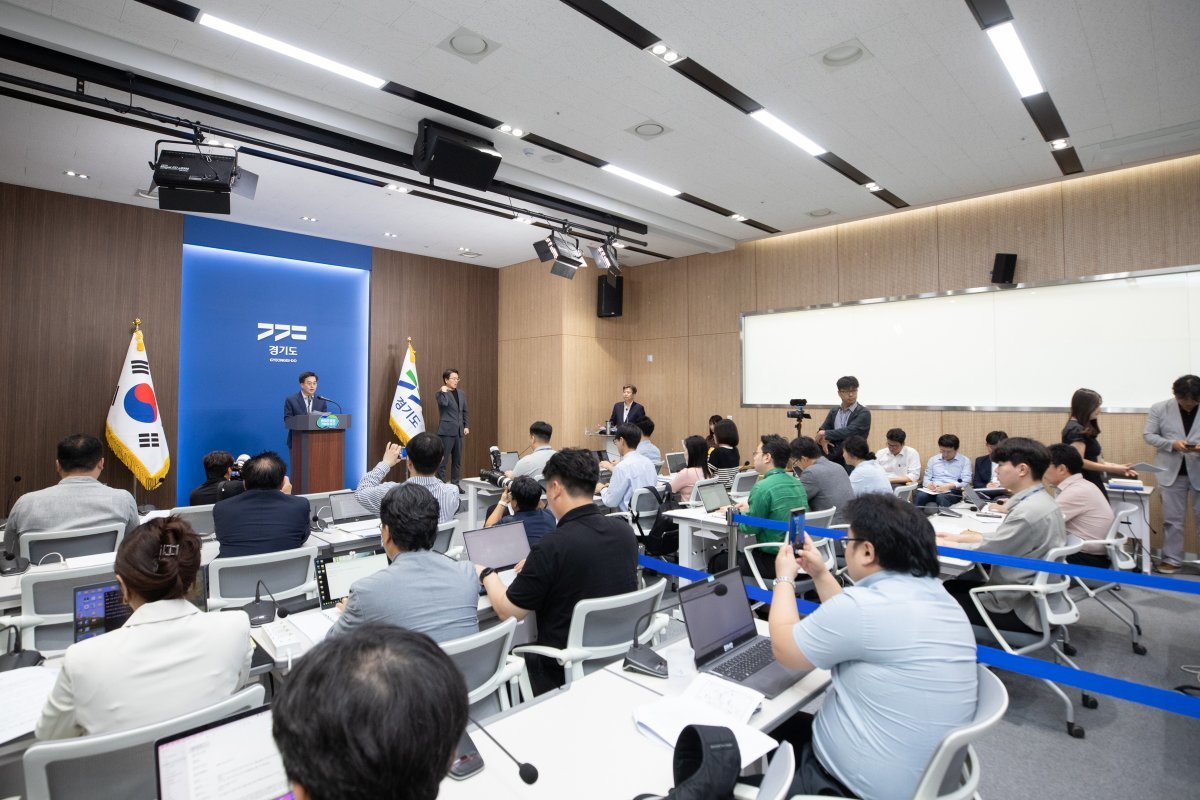 김동연 경기도지사가 3일 오전 경기도청 브리핑룸에서 서울-양평 고속도로 사업고 관련한 입장 발표를 하고 있다. 경기도 제공