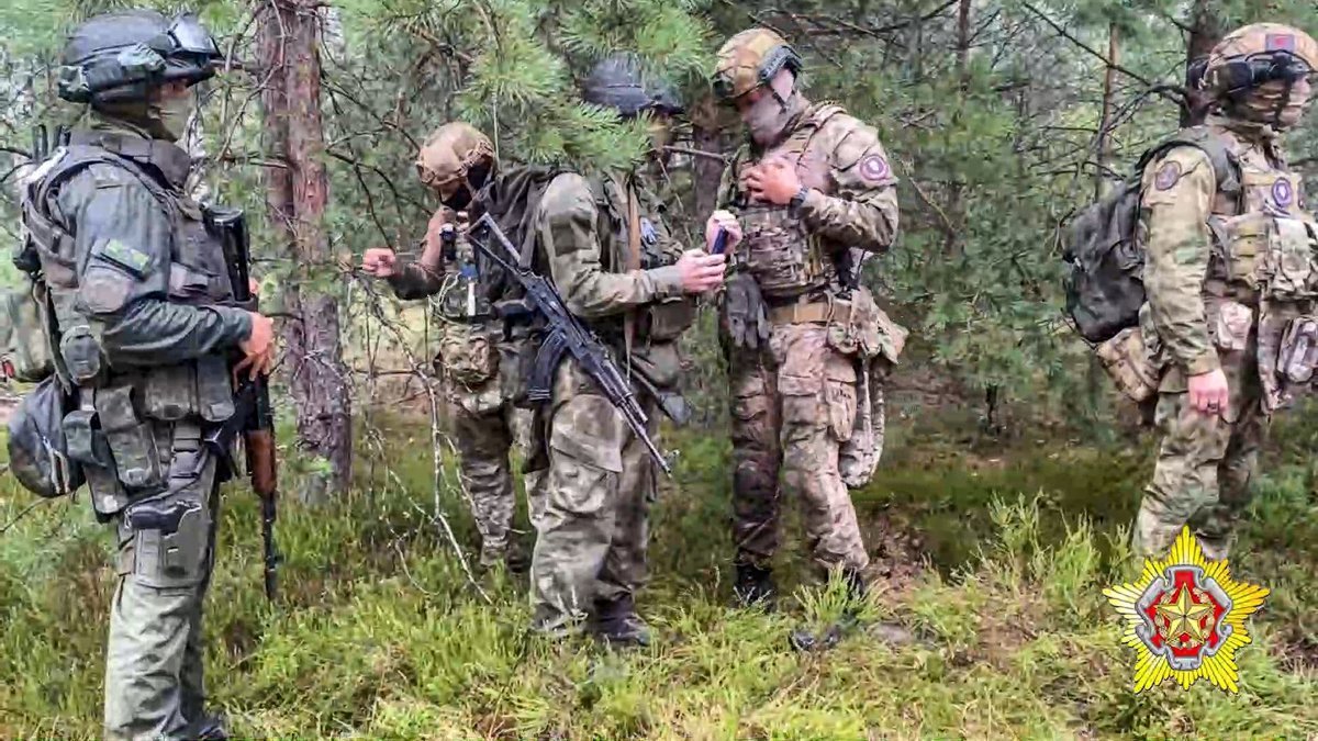 러시아 용병기업 바그너 그룹 병사들이 지난 7월 20일 벨라루스 병사들과 함께 훈련하는 모습. AP 뉴시스