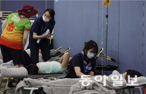 폭염 관련 건강 이상 증상을 보인 학생들은 야영지 내 잼버리 병원으로 이송돼 의료진으로부터 치료를 받고 있다. 박형기 기자