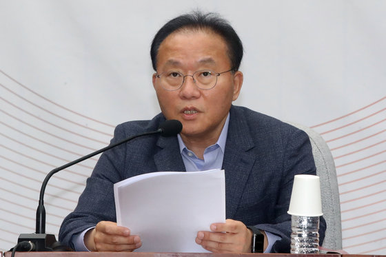 윤재옥 국민의힘 원내대표가 4일 오전 서울 여의도 국회에서 열린 원내대책회의에서 모두발언을 하고 있다. 2023.8.4/뉴스1