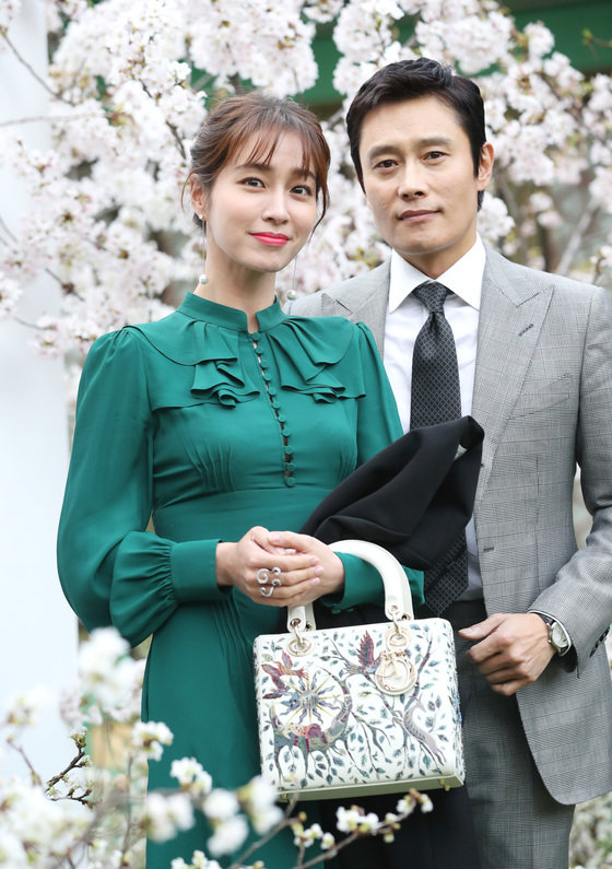 Lee Byung-hun ♥ Lee Min-jung become parents of two children... Lee Min ...