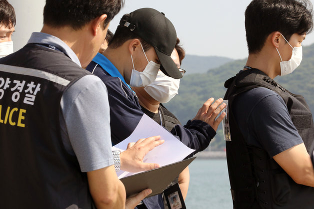 인천시 중구 잠진도 무의대교 교각 아래에서 아내를 살해한 후 수난사고로 위장한 30대 남편 A씨/뉴스1