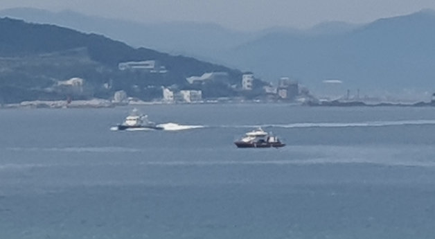 4일 낮 1시16분쯤 경북 포항시 북구 흥해읍 칠포해수욕장에서 바다 수영 중인 피서객을 익수자로 착각한 피서객들이 119에 신고해 해경과 119구조대가 출동하는 소동이 벌어졌다.2023.8.4/뉴스1