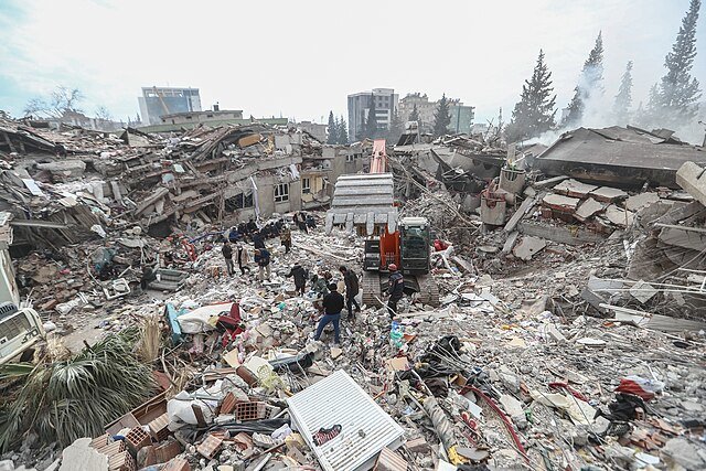 올 2월 튀르키예에서 발생한 규모 7.8의 지진으로 카흐라만마라스 지역 건물이 파손됐다. 사진 출처 위키미디어