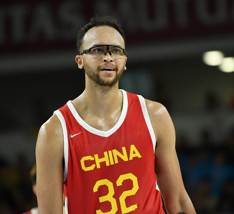 중국 농구 역사상 최초의 귀화 선수로 이름을 남긴 카일 앤더슨. 미국 뉴욕 출신으로 미국프로농구(NBA)에서 뛰고 있는 앤더슨은 5일 이탈리아를 상대로 중국 국가대표 데뷔전을 치렀다. 트렌티노=신화 뉴시스