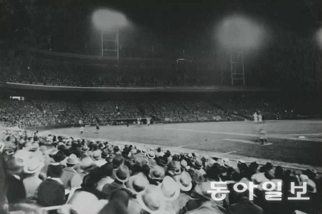 미국프로야구 메이저리그(MLB)  역사상 처음으로 야간 경기를 치른 1934년 6월 24일 크로슬리 필드. 사진 출처 제너널일렉트릭(GE) 홈페이지