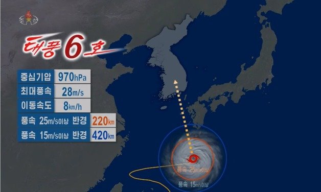조선중앙TV가 7일 제6호 태풍 ‘카눈’의 이동 경로에 대해 보도하고 있다.  (조선중앙TV 갈무리)
