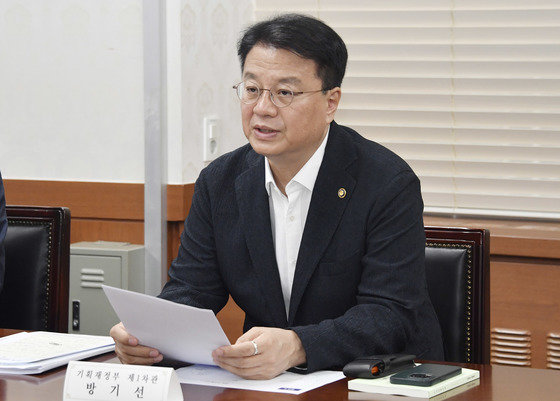 방기선 기획재정부 차관이 10일 오전 서울 종로구 정부서울청사에서 열린 ‘일자리 TF 회의’에서 모두발언을 하고 있다. (기획재정부 제공) 2023.8.10