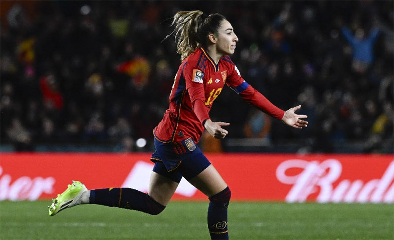 “해냈다” 스페인 여자 축구대표팀 주장 올가 카르모나가 15일 스웨덴과의 월드컵 4강전 후반 44분 결승골을 터트린 뒤 세리머니를 하고 있다. 오클랜드=AP 뉴시스
