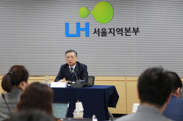 이한준 한국토지주택공사(LH) 사장이 11일 서울 강남구 LH 서울지역본부에서 열린 긴급 기자회견에서 발언하고 있다. 2023.8.11. LH 제공