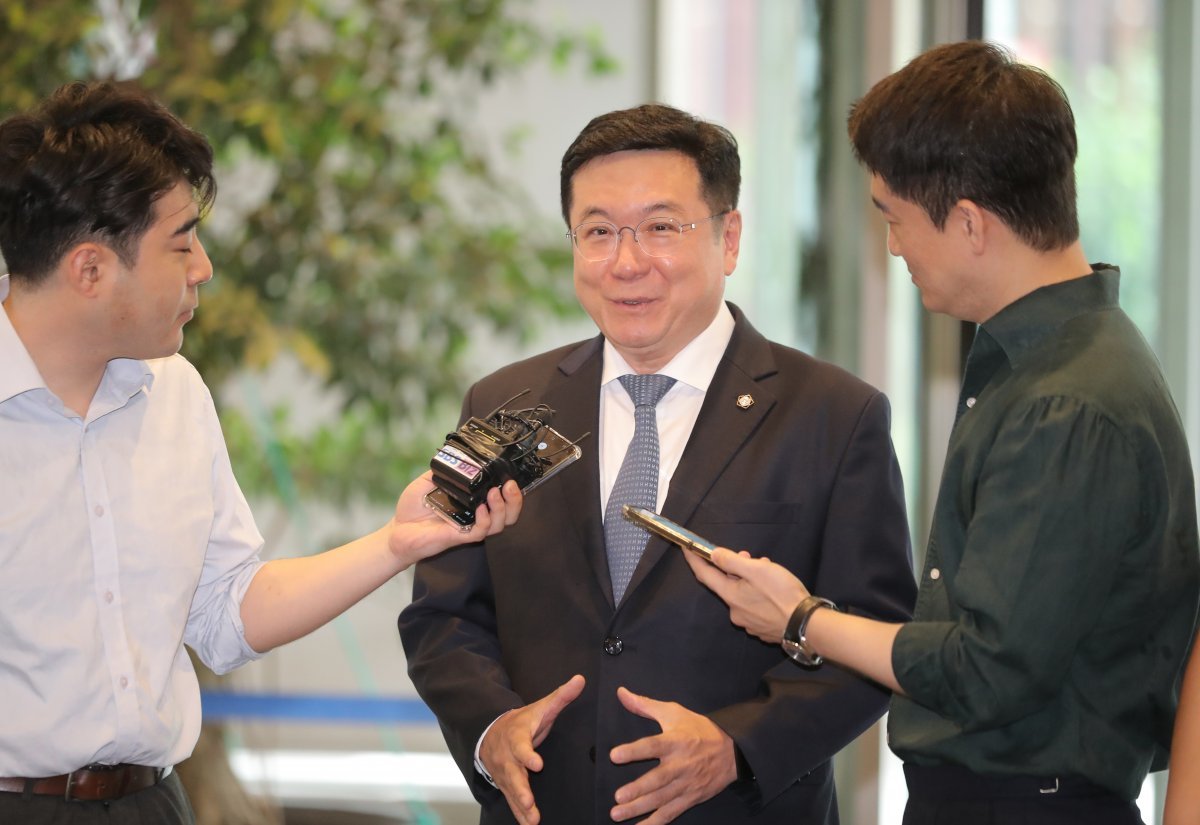 삼성준법감시위원회 임시회 참석하는 이찬희 위원장. 뉴시스