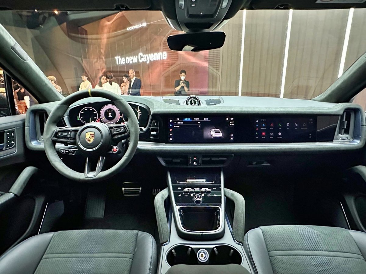 포르쉐 신형 카이엔 터보 GT 실내 / 출처=IT동아