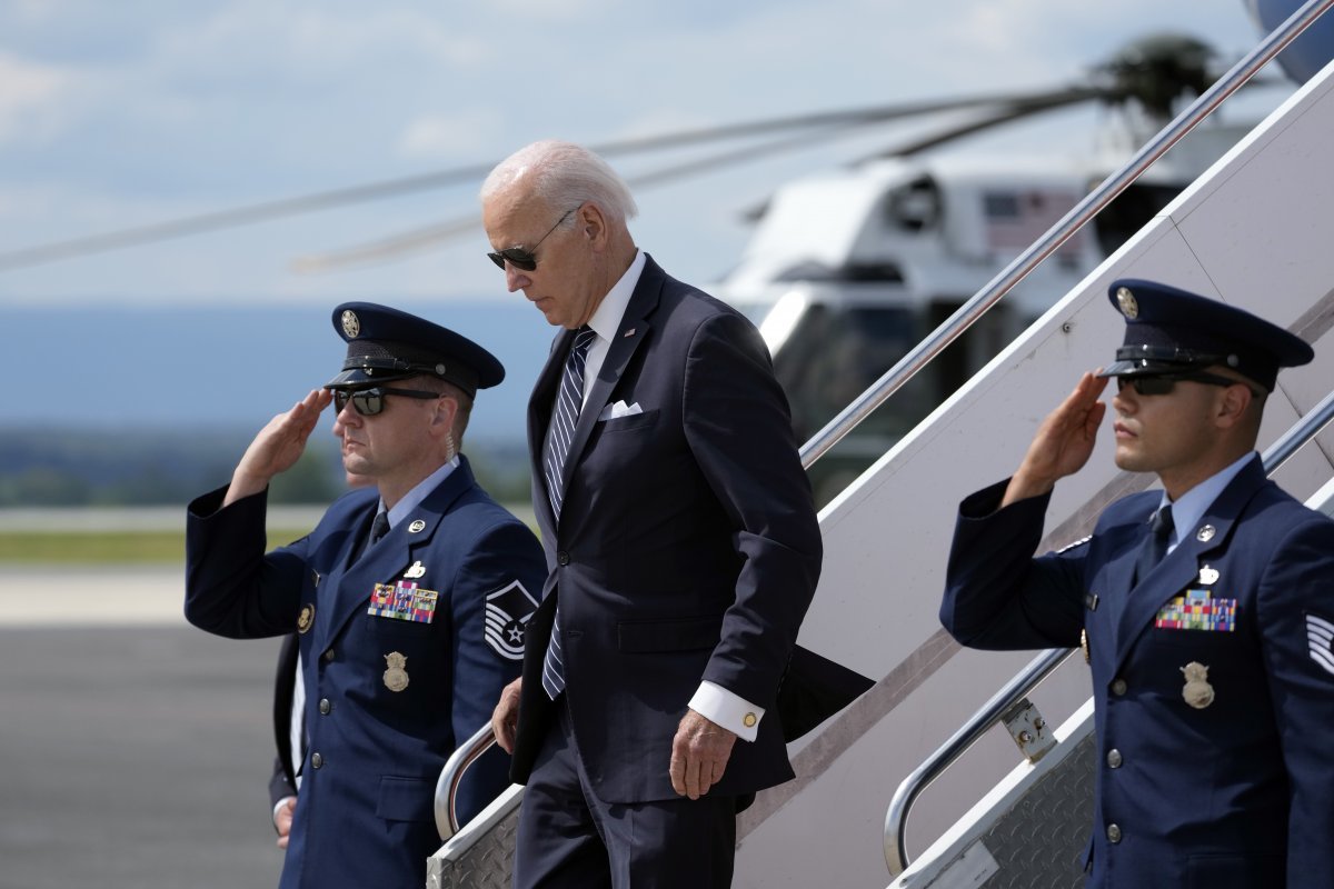 헤이거스타운 공항에 도착해 대통령 전용기 에어포스원에서 내리는 조 바이든 미국 대통령. AP 뉴시스