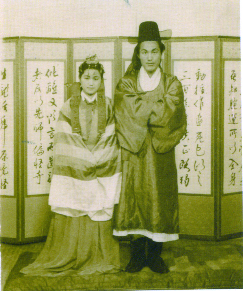 1945년 원산에서 이중섭과 야마모토 마사코가 결혼식을 올린 모습. 혜화1117 제공