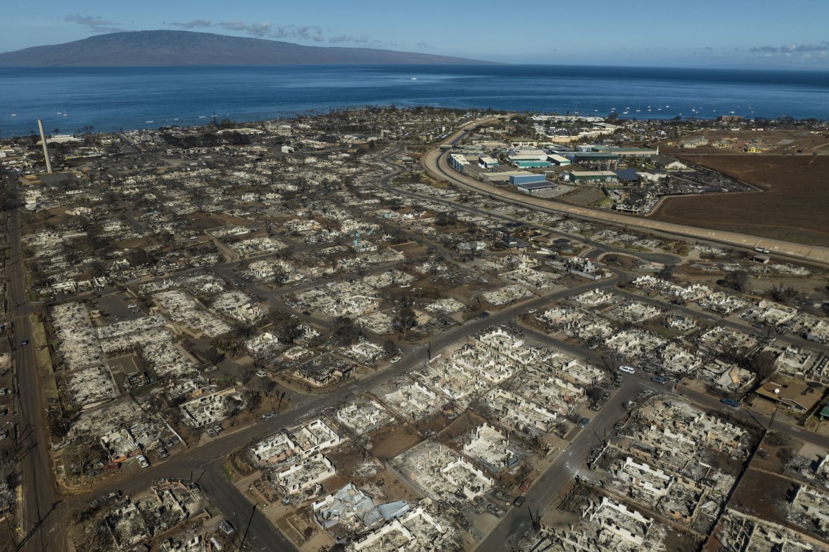 17일(현지시간) 미 하와이주 마우이섬 라하이나에서 산불 여파로 가옥들이 재로 남아 있다. 라하이나=AP/뉴시스