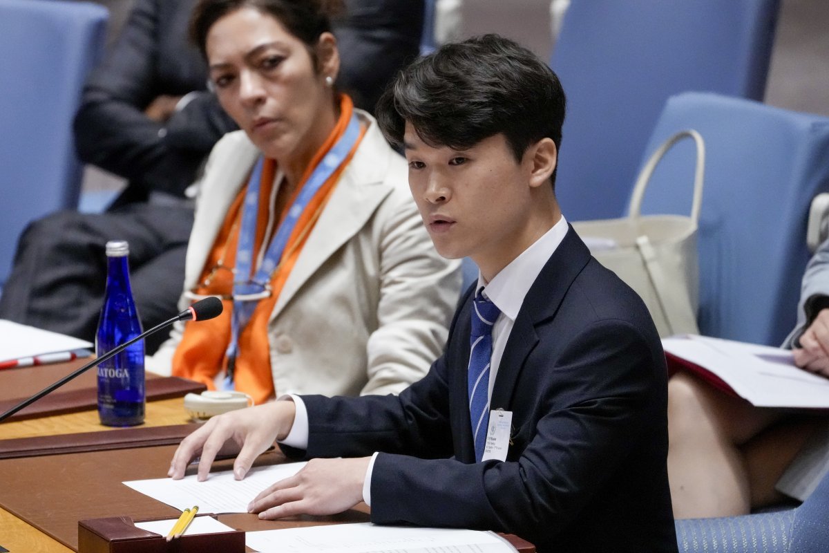 탈북 청년 김일혁 씨가 17일(현지 시간) 미국 뉴욕 유엔 본부에서 열린 안전보장이사회에서 시민대표 자격으로 북한 인권 문제에 대해 발언하고 있다. AP 뉴시스