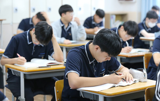 고3 학생들이 수능 준비를 하고 있다. 뉴스1