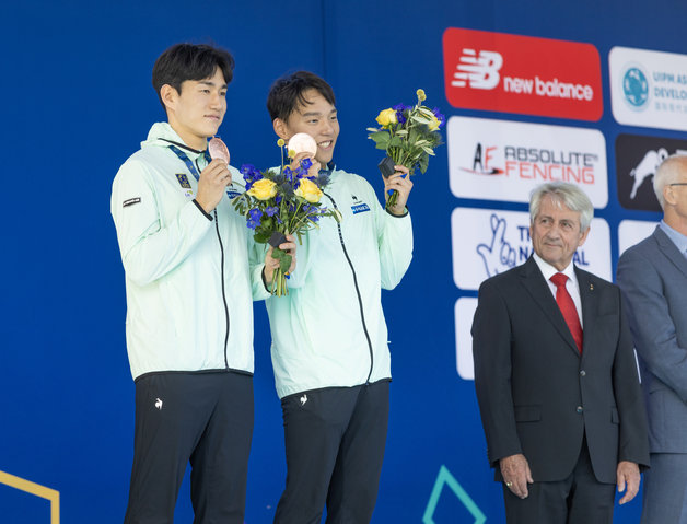 근대5종 세계선수권 남자 계주에서 동메달을 합작한 서창완과 이지훈 (대한근대5종연맹 제공)