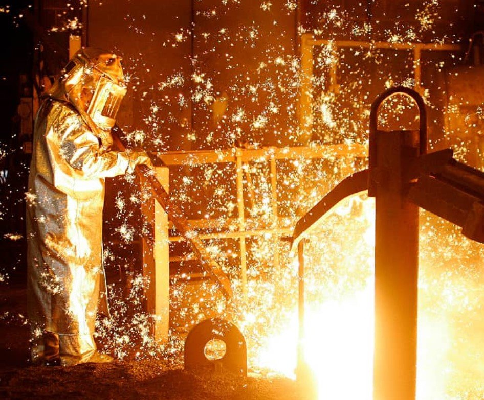 US스틸 용광로 작업 모습. 미국 피츠버그에 본사를 둔 122년 역사의 철강기업 US스틸이 매물로 나왔다. US스틸 홈페이지