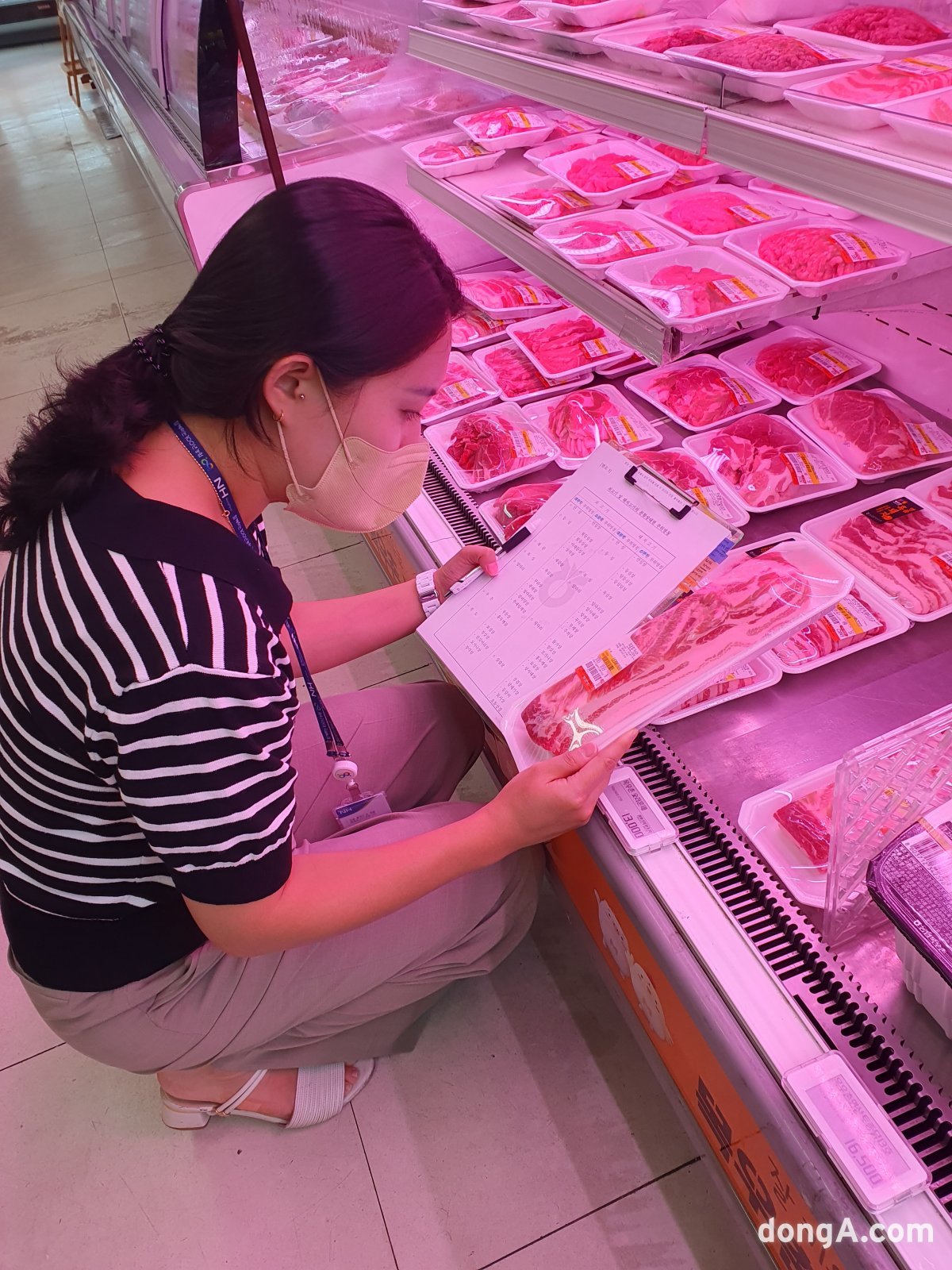 농협경제지주 축산경제는 내달 19일까지 전국 농협 축산물 사업장의 특별 위생점검을 실시한다고 28일 밝혔다. 농협 제공