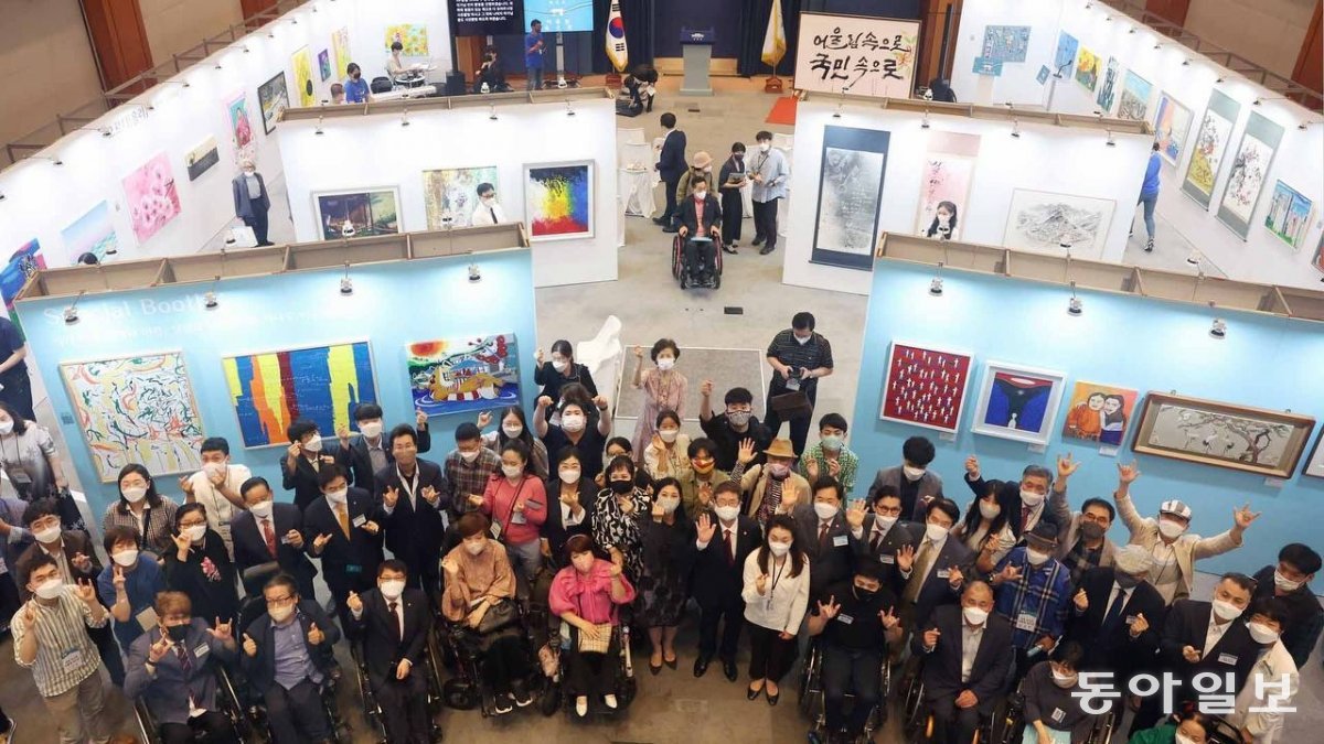 지난해 8월 청와대 춘추관에서 열린 장애예술인 특별전 모습.  문화체육관광부제공