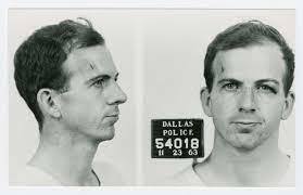 존 F 케네디 대통령 암살 후 체포된 리 하비 오스왈드의 머그샷. 텍사스 댈러스 경찰 홈페이지