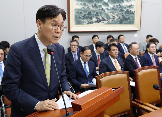 이관섭 국정기획수석비서관이 30일 오후 서울 여의도 국회에서 열린 국회운영위원회 전체회의에서 업무보고를 하고 있다. 2023.8.30/뉴스1