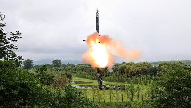북한 대륙간탄도미사일(ICBM) ‘화성-18형’.(평양 노동신문=뉴스1)