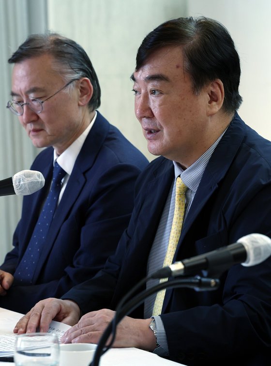 싱하이밍 주한중국대사(오른쪽)가 31일 오전 서울 중구 프레지던트 호텔에서 열린 글로벌전략협력연구원 주최 전문가 세미나에 참석, 축사를 하고 있다. 2023.8.31/뉴스1 ⓒ News1 박정호 기자