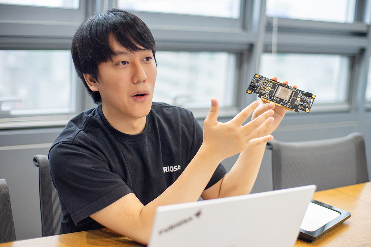 고병건 파트 리더는 2세대 반도체부터 본격적으로 모델 컴프레션 킷이 배포되고, 제대로된 성능을 제공할 것이라 말했다 / 출처=IT동아