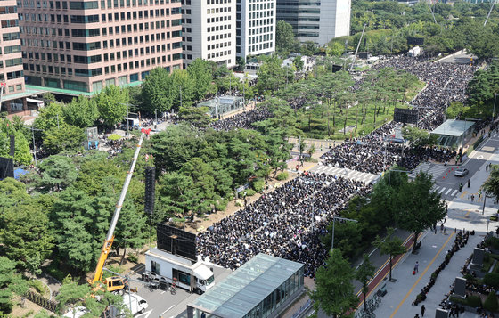 2일 서울 여의도 국회의사당 앞에서 서이초 교사 추모 및 입법촉구 7차 교사 집회가 열리고 있다. 2023.9.2 뉴스1