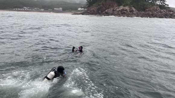 실종자를 수색하고 있는 해경. 태안해양경찰서 제공