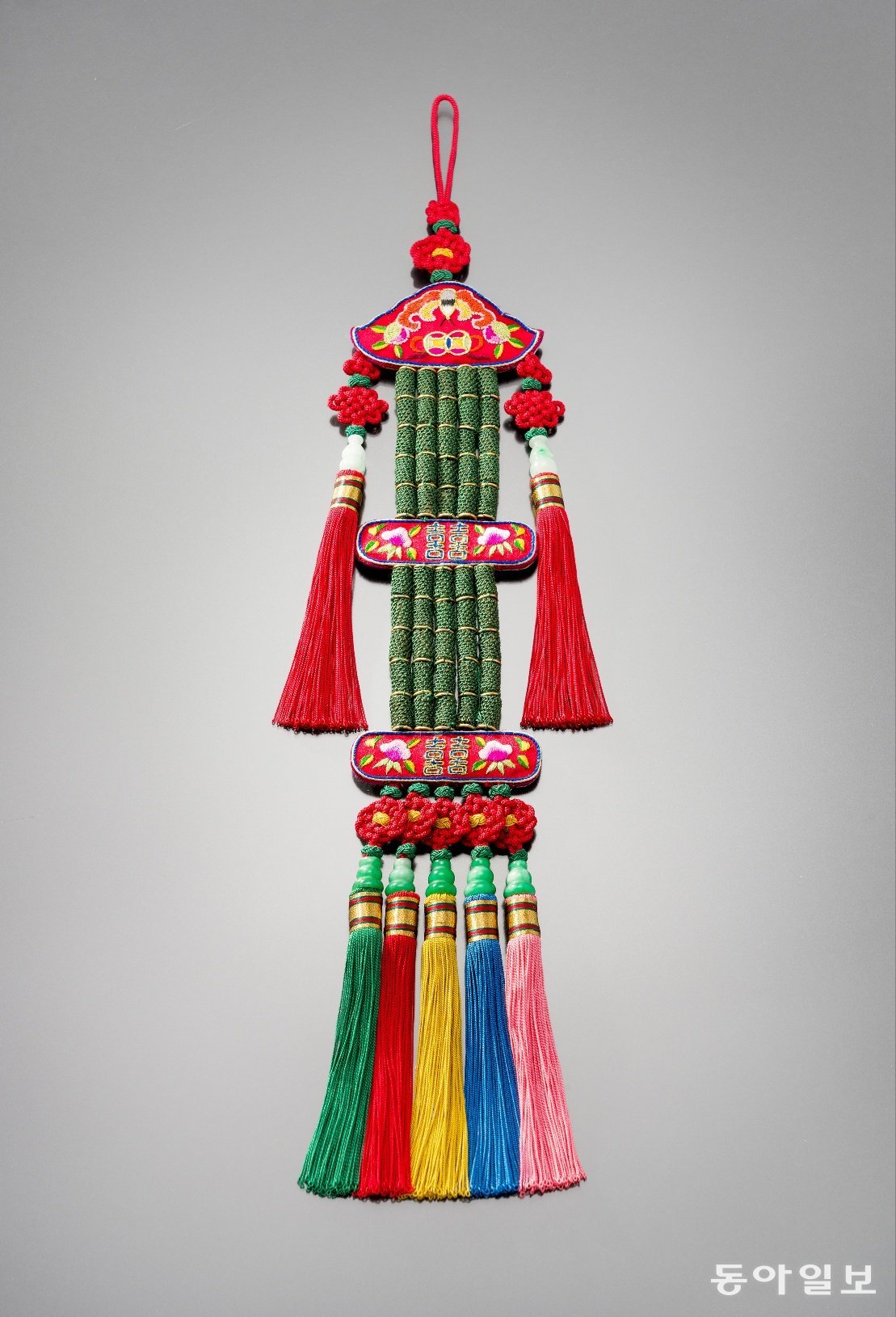 매듭공예가 이부자 씨의 1995년 작품 ‘비취발향노리개’. 이 작품으로 이 씨는 제21회 전승공예대전 특별상을 받았다. 국립민속박물관 제공