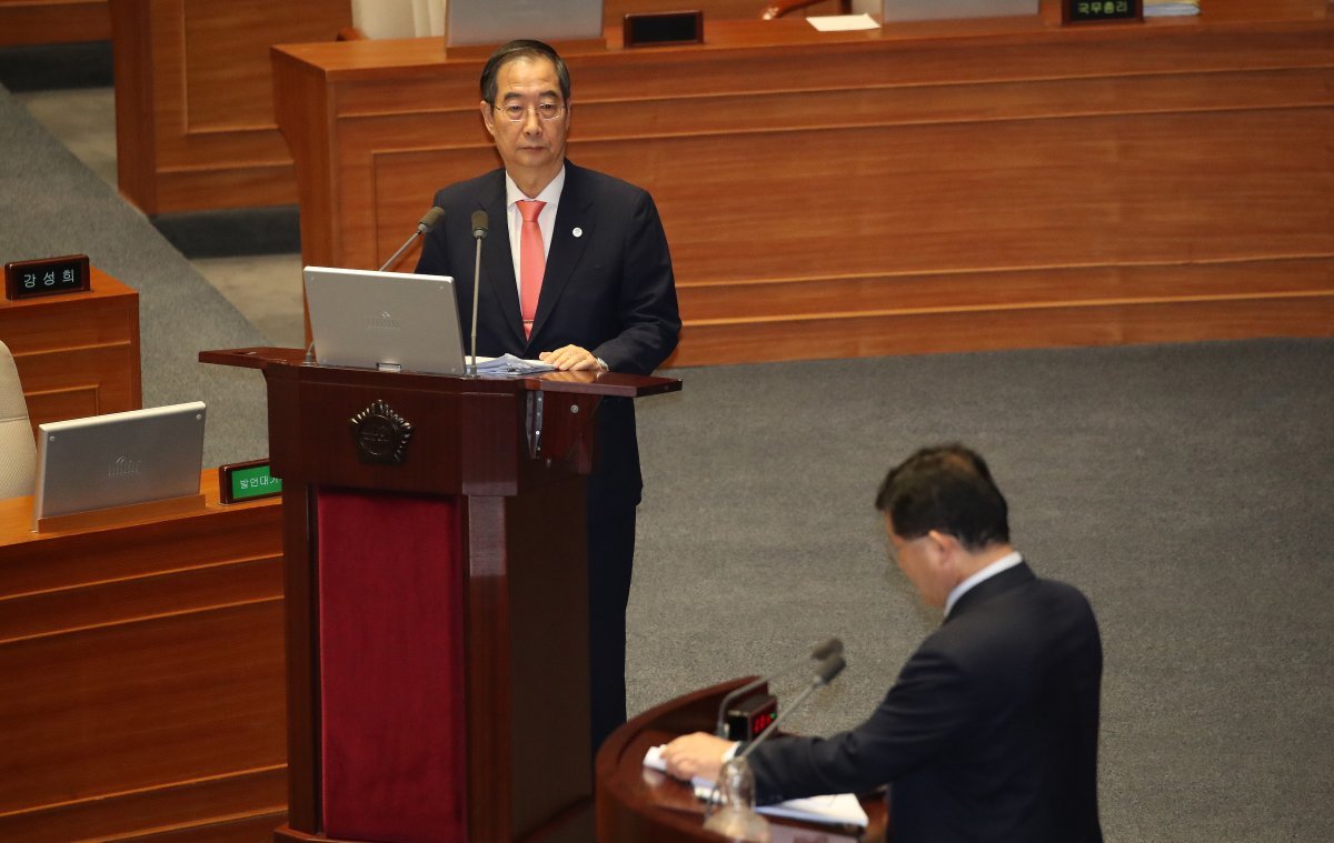 한덕수 국무총리가 5일 오후 서울 여의도 국회에서 열린 제410회 국회(정기회) 제2차 본회의 정치 분야 대정부질문에서 설훈 더불어민주당 의원의 질문에 답하고 있다. 2023.9.5. 뉴스1