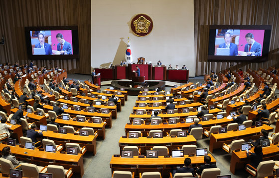 한덕수 국무총리가 6일 오후 서울 여의도 국회 본회의장에서 열린 외교·통일·안보분야 대정부질문에서 성일종 국민의힘 의원의 질의에 답변하고 있다. 2023.9.6/뉴스1